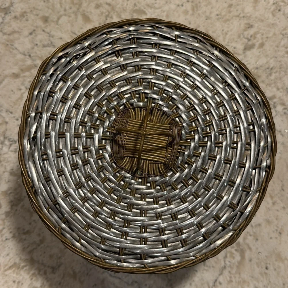 VINTAGE~MCM~INTRICATELY WOVEN~METAL~LIDDED BASKET~SILVER & BRASS TONES~G2MC**